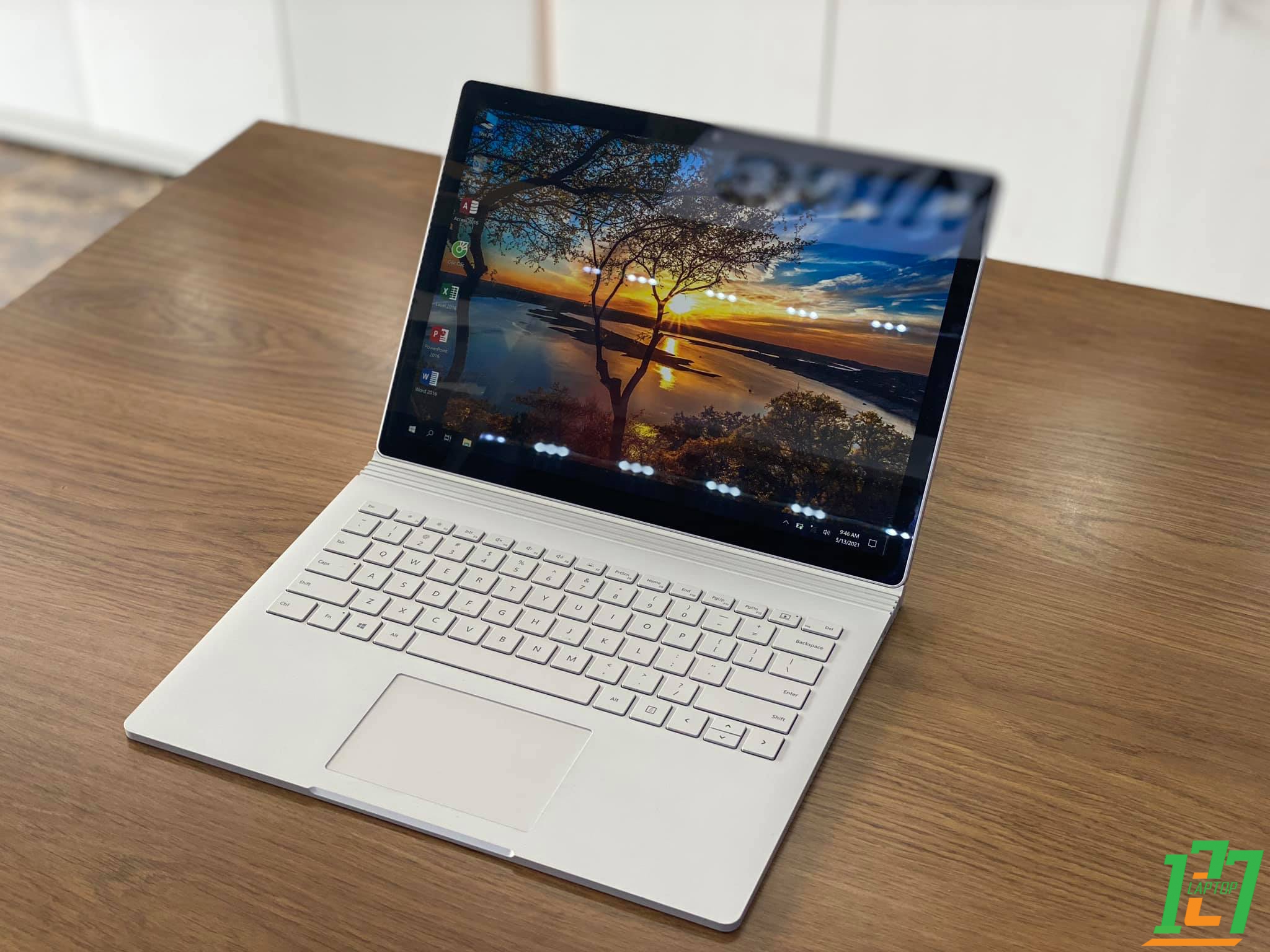 SURFACE BOOK 2 LIKE NEW