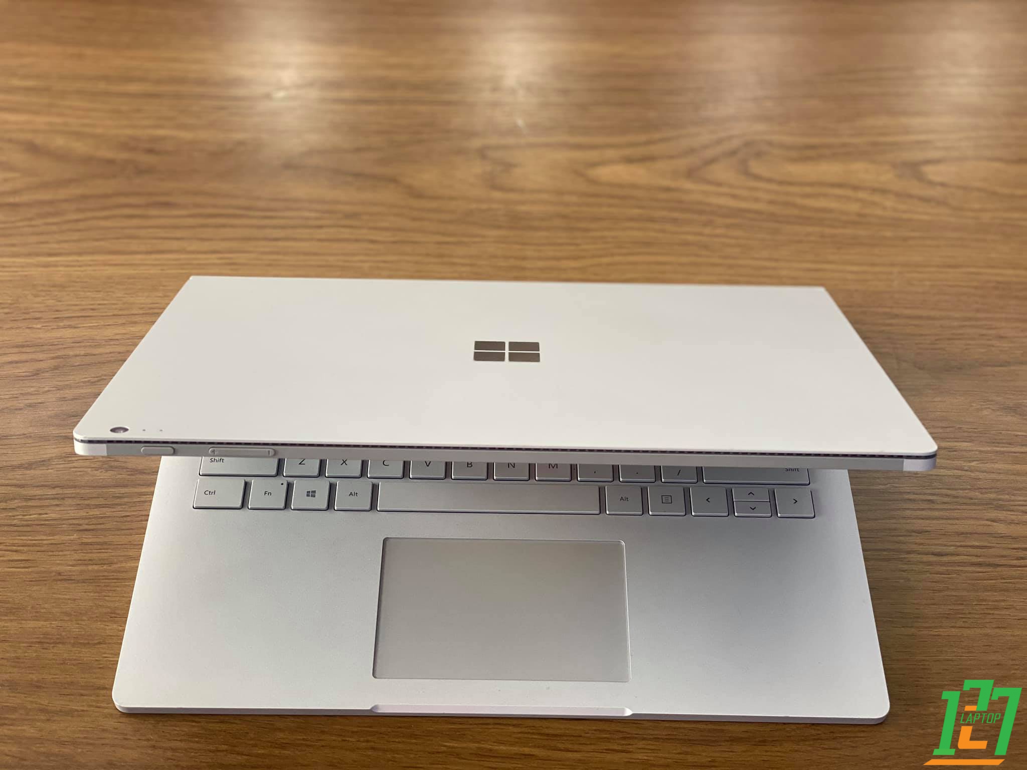 SURFACE BOOK 2 LIKE NEW