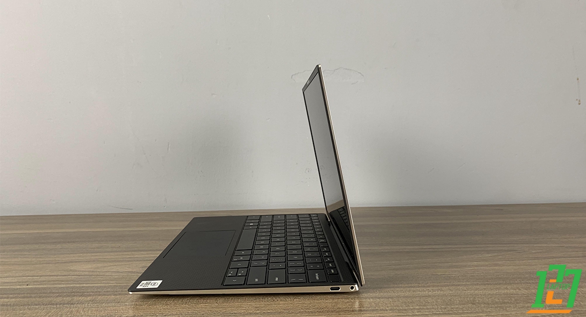 Dell XPS 9300 4k [ like new]